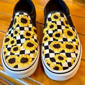 Womens size 9 1/2 Vans sunflower slip on sneaker